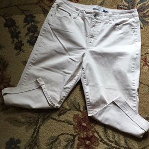 Bandolino cream colored capris